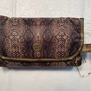 Brand New Adrienne Vittadini Studio Toiletries Kit